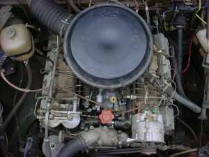 Der Maschinenraum des Kraft-Wagens. Der V8 Diesel KamAZ 740-10 leistet 156kW aus 10,85 litern Hubraum